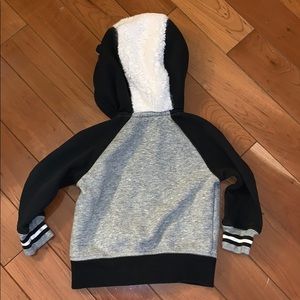 GAP Shirts & Tops - EUC Baby Gap Skunk Sweatshirt GAP Shirts & Tops - EUC Baby Gap Skunk Sweatshirt